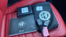 Alfa Romeo Giulia 2.0 TB 280 Veloce [Performance brake] 4dr Auto Petrol Saloon